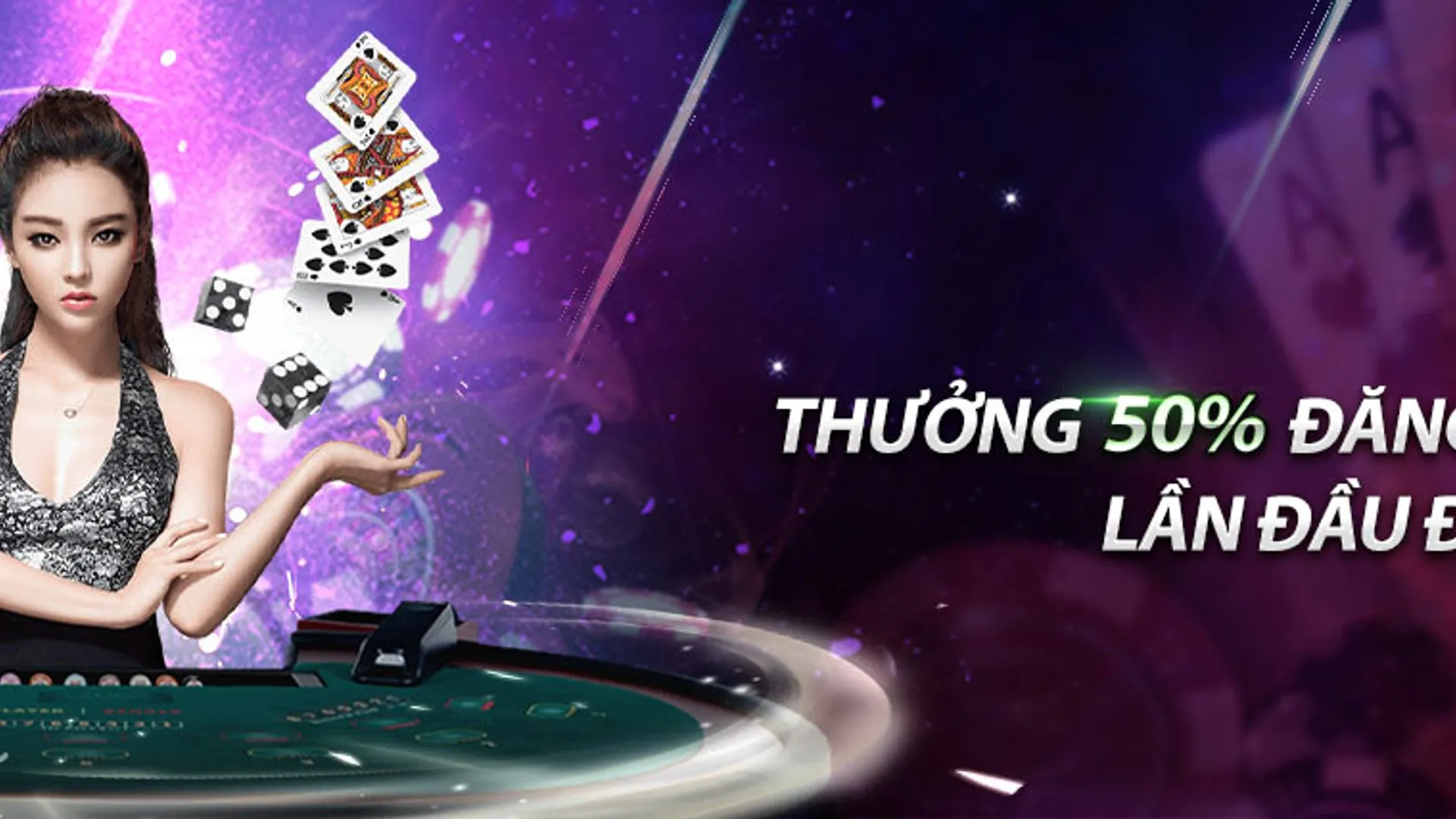 Hình ảnh sòng bạc trực tuyến fi88 với bàn Baccarat và dealer chuyên nghiệp, chip và thẻ bài lung linh, tạo không khí giải trí đỉnh cao